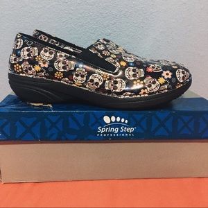 spring step skull shoes